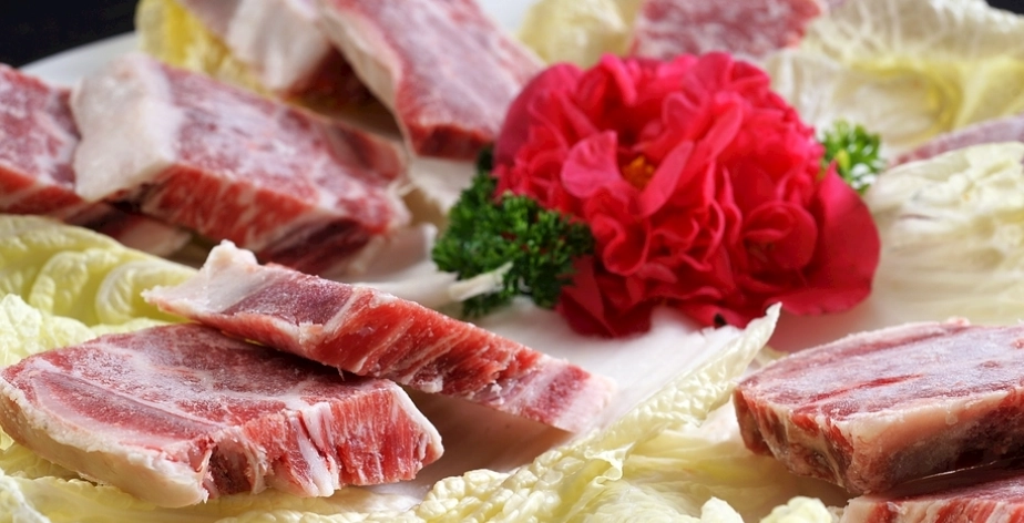 冷凍火鍋肉片解凍終極指南：安全、快速、風味不流失的秘訣