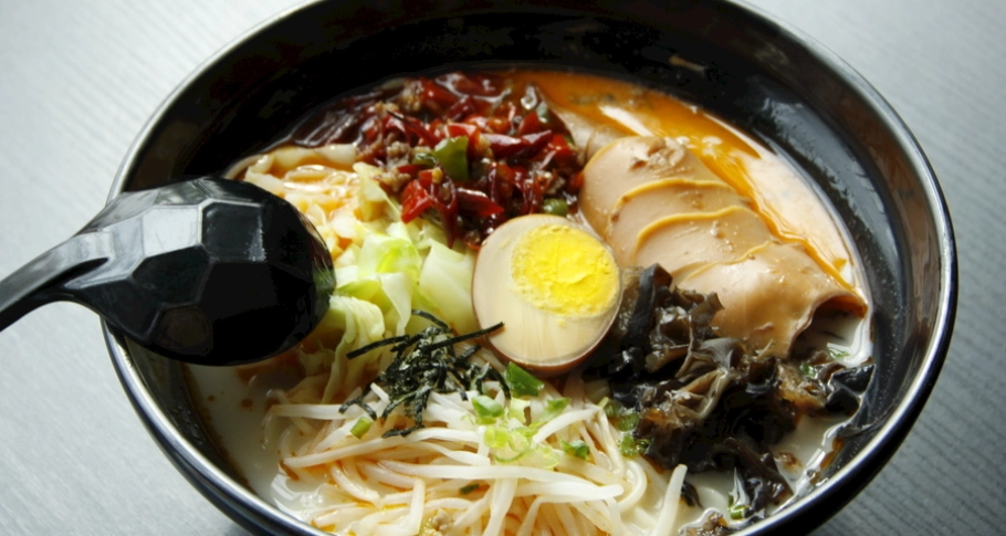 福岡必吃餐廳推薦：在地人私藏美食清單與避坑指南