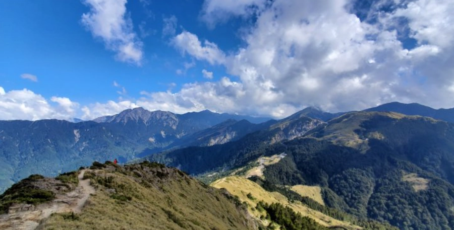 爬山登頂 爬山登頂
