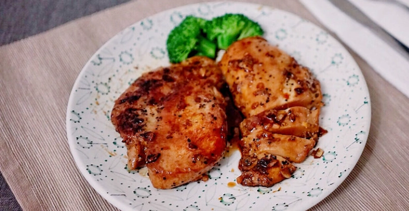 煎雞胸肉終極指南：多汁不柴的秘訣與步驟解析