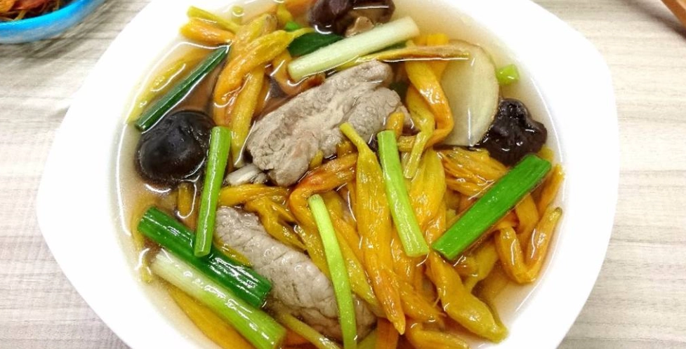 金針花湯的家常煮法與營養功效全解析