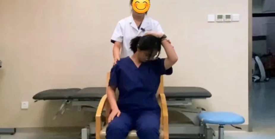 一個動作放鬆肩頸 一個動作放鬆肩頸