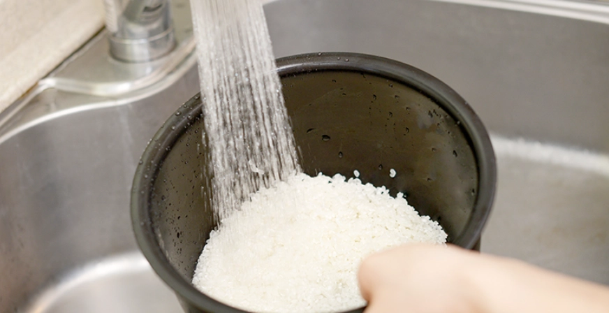 如何用冰水洗米 如何用冰水洗米