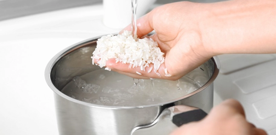 如何用冰水洗米 如何用冰水洗米