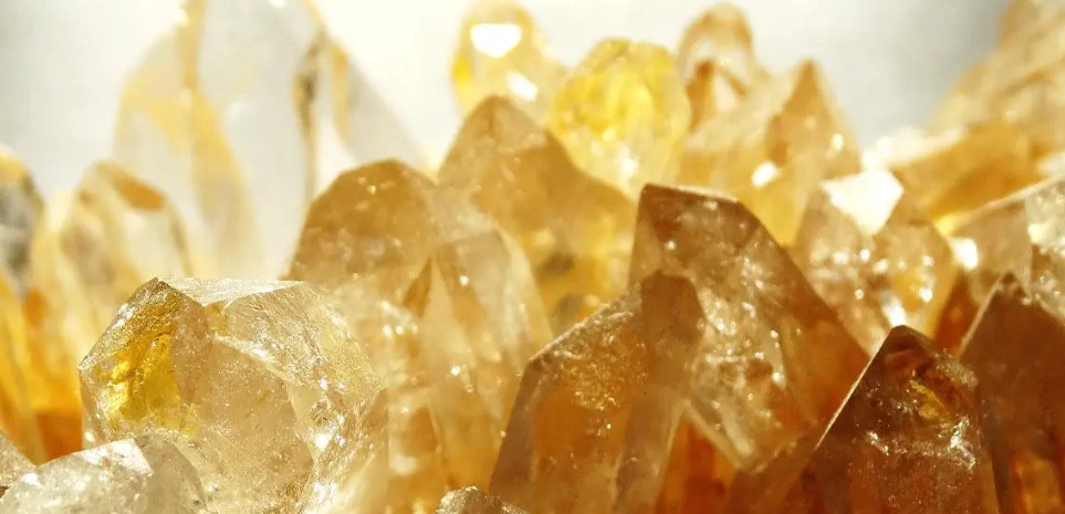 招財水晶有哪些？10種最有效的招財水晶推薦與使用指南