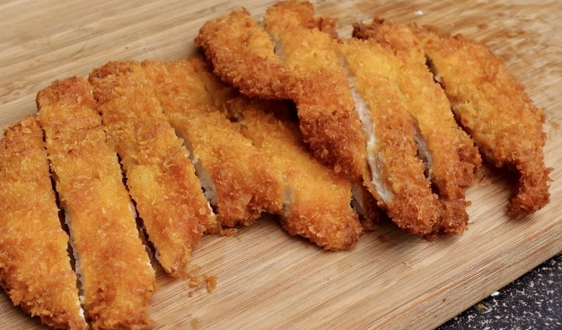 炸雞排外酥內嫩秘訣大公開！內行人教你挑對粉料與裹粉技巧