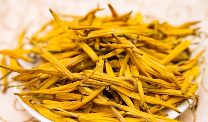 乾金針花清洗全攻略：泡發、去硫、料理前處理一次搞懂