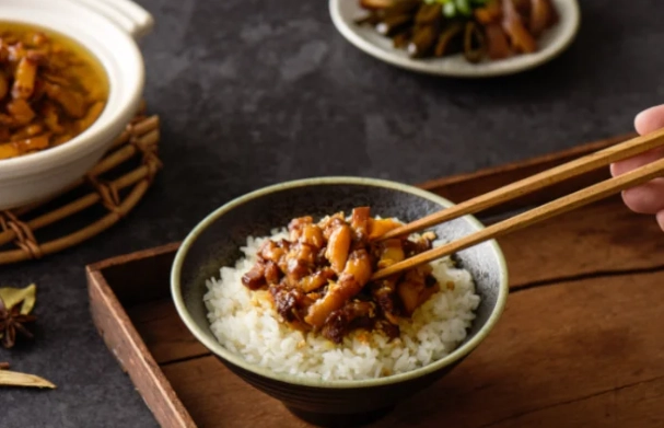 老街溪美食地圖：在地人私藏的隱藏版小吃與餐廳全攻略