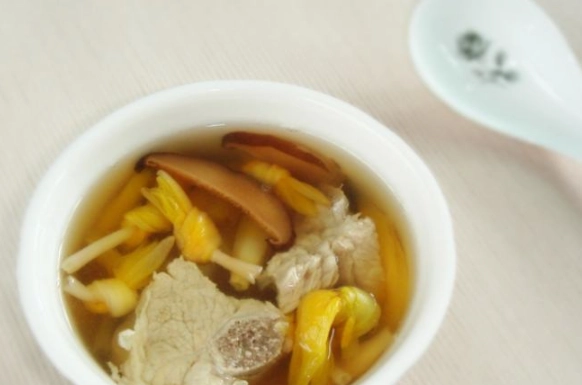 金針排骨湯做法 金針排骨湯做法