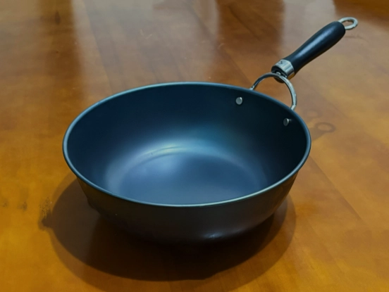 鐵鍋不沾原理全解析：告別黏鍋的科學與實用技巧