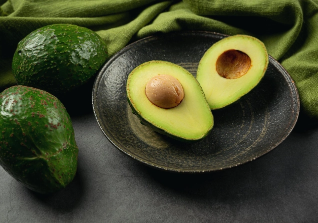 酪梨食譜料理大全：從沙拉到甜點的創意做法與實用技巧