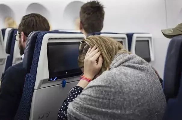 搭飛機耳鳴藥全攻略：預防與緩解耳鳴的終極指南