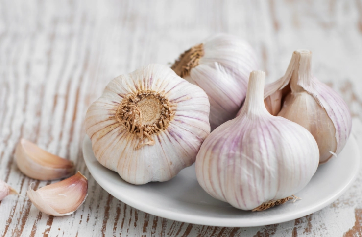 開蒜頭技巧全攻略：從剝蒜到保存的實用方法