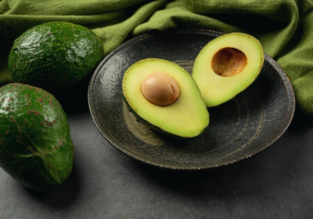 空腹吃酪梨真的健康嗎？營養師與親身實測者的完整分析與安全指南