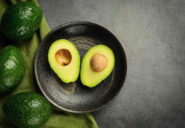 早餐吃牛油果終極指南：健康益處、簡單食譜與常見錯誤解析