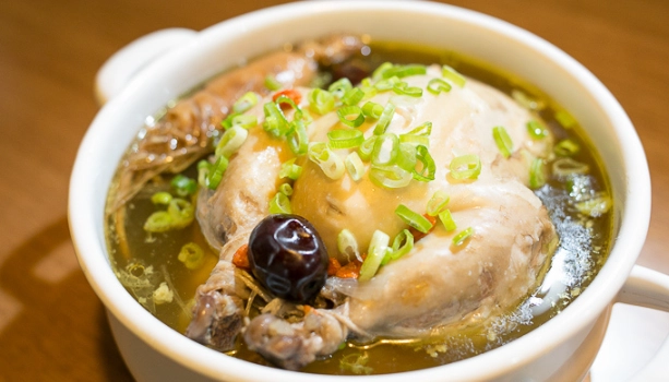 在家也能做的正宗韓式人蔘雞湯，秘訣全公開