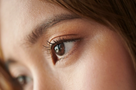 眼睛大小不一 眼睛大小不一