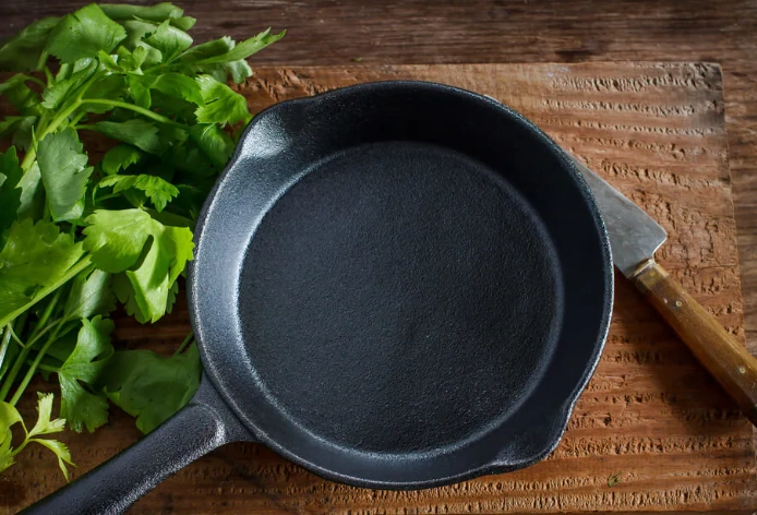 鐵鍋沾鍋怎麼辦？解決粘鍋問題的完整指南