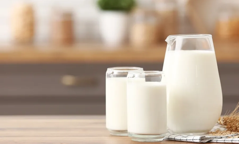 喝牛奶不能吃什麼水果？營養師點名這幾種水果要避開