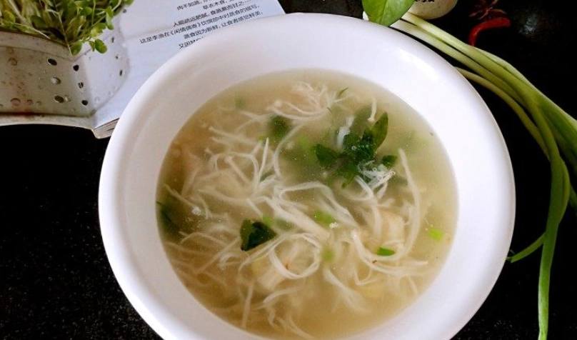 金針菇湯食譜全攻略：低卡高纖，煮出不水湯的秘訣