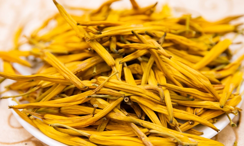 金針花的功效是什麼？不只安神助眠，營養師沒說的3大關鍵好處