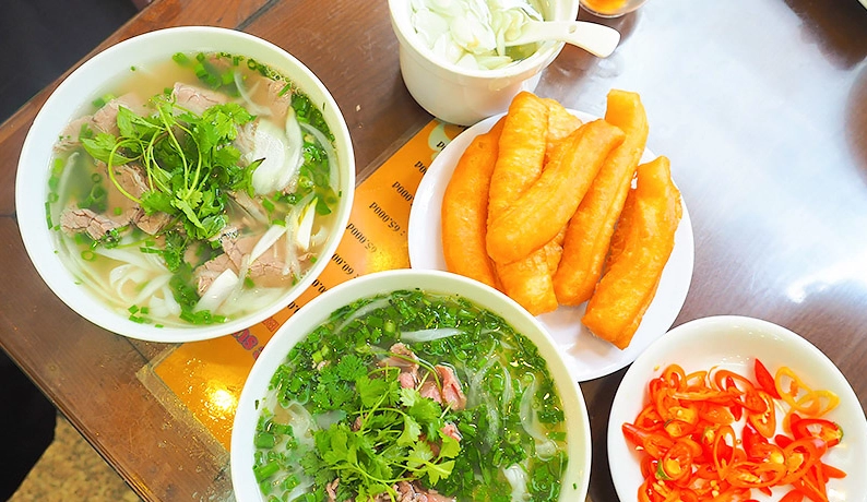 河內美食終極指南：在地人私藏餐廳與街頭小吃全攻略