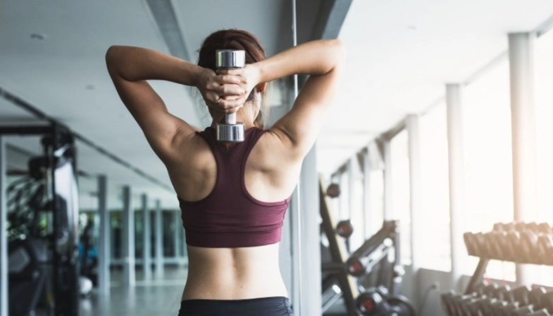 徒手練出立體三角肌：居家必學動作與常見錯誤解析