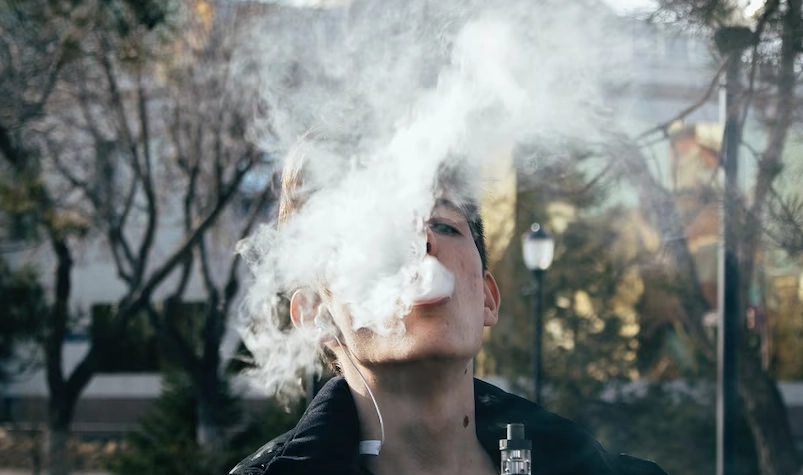 沉迷吸煙的原因：心理、生理與社會因素深度解析