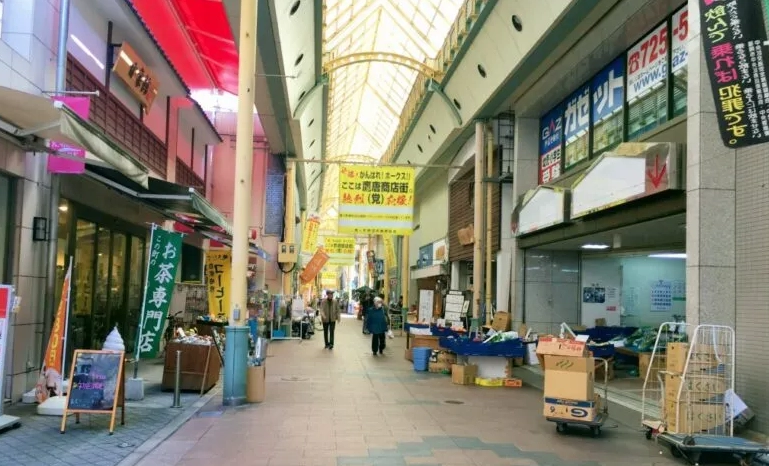 唐人町商店街散步攻略：日式老屋、必吃美食與交通指南