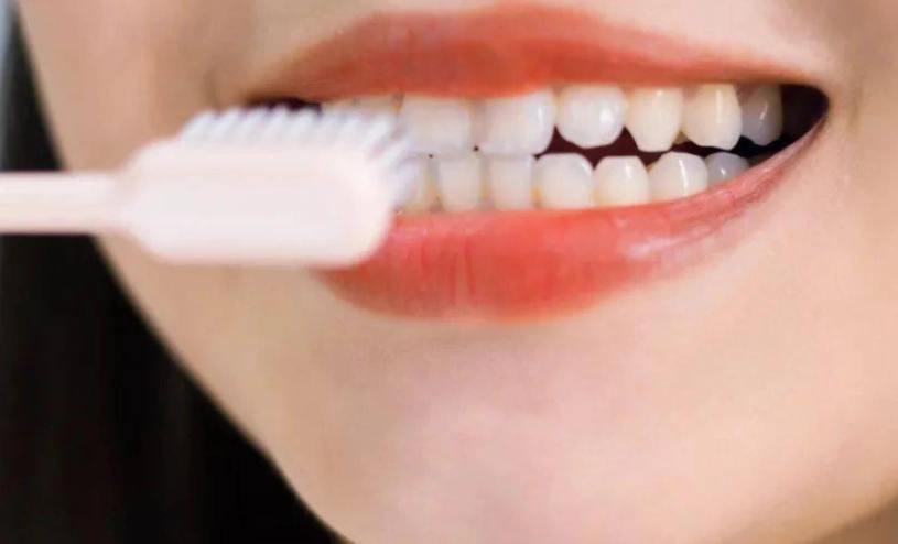 貝氏刷牙法缺點全解析：為什麼你的牙齒還是刷不乾淨？