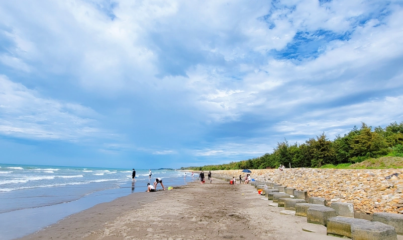 新竹海邊玩沙全攻略：三大沙灘推薦、交通路線與親子玩樂秘訣