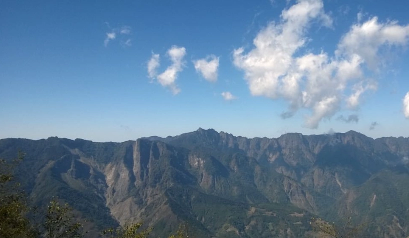 挑戰台灣難度最高山峰：攀登玉山東峰與南湖大山的終極指南