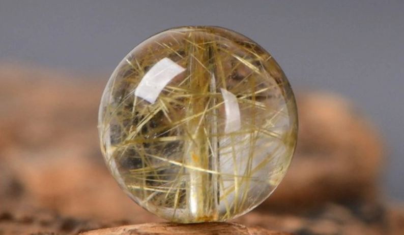 金髮晶與金鈦晶的終極分辨指南：從外觀到能量一次搞懂