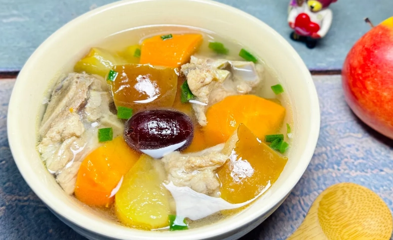 白蘿蔔蘋果排骨湯食譜：清甜滋補的家常湯品製作秘訣