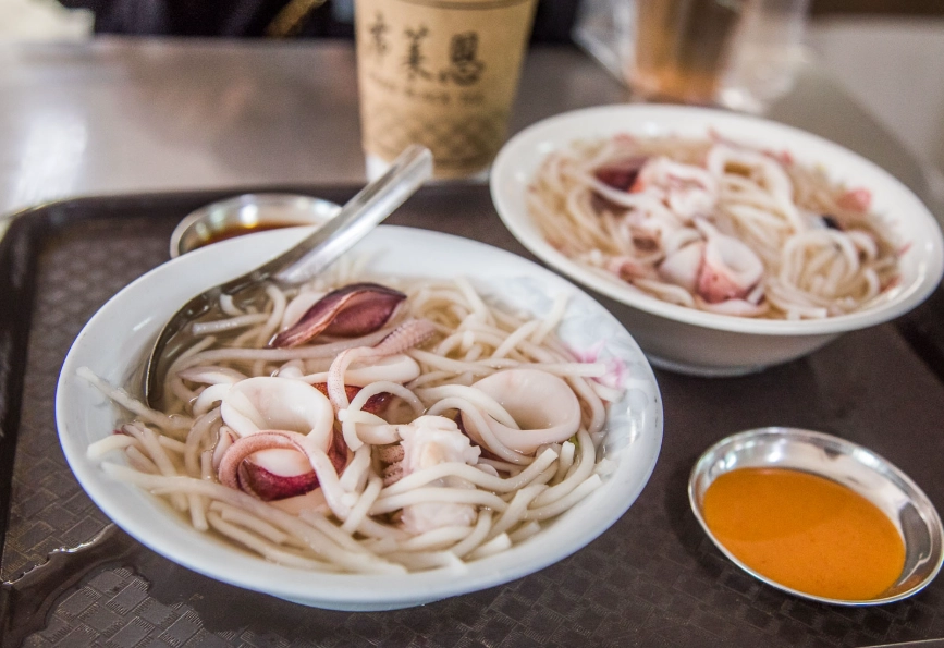 國華街美食晚上吃什麼？在地人私藏宵夜地圖與點餐攻略
