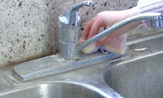 水龍頭水垢清除