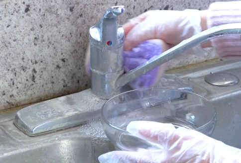 水龍頭小蘇打清潔全攻略：告別水垢鏽斑的專家技巧