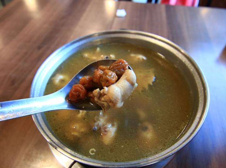 梅子雞料理