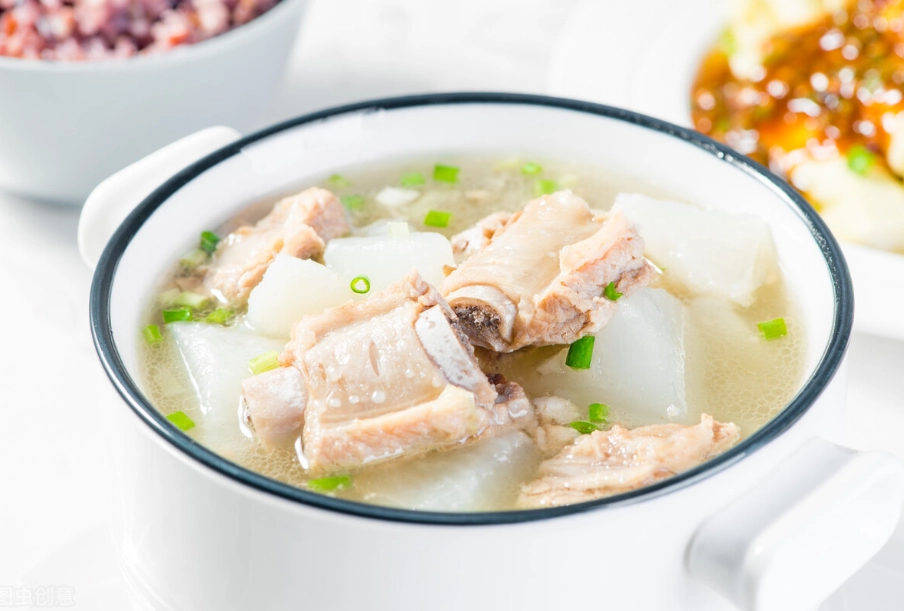 清燉排骨湯食譜：湯清肉嫩不腥的關鍵在跑活水