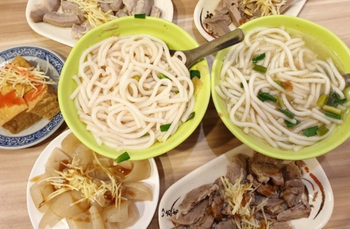 中山堂附近美食