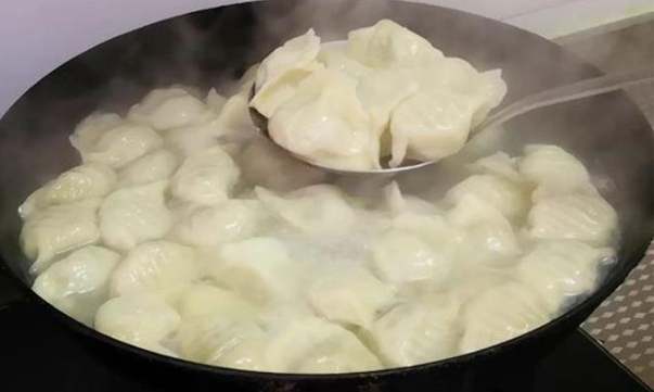 冷水煮餃子技巧