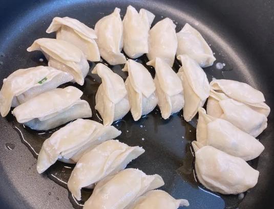 煮水餃不黏技巧