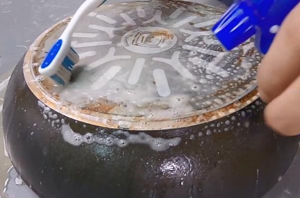 去除不沾鍋油垢