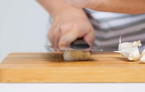 如何輕鬆剥蒜