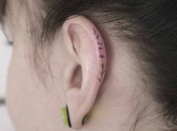 耳朵刺青疼痛