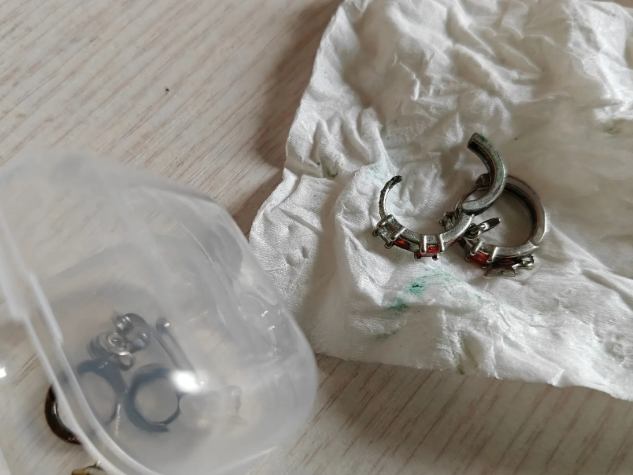 耳環變綠清潔方法