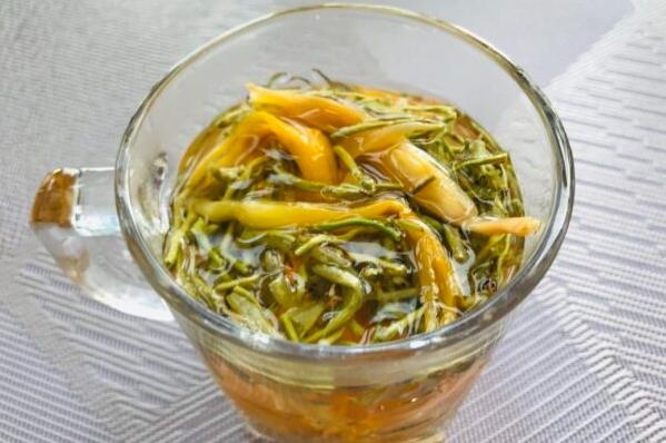 金針花泡水做法