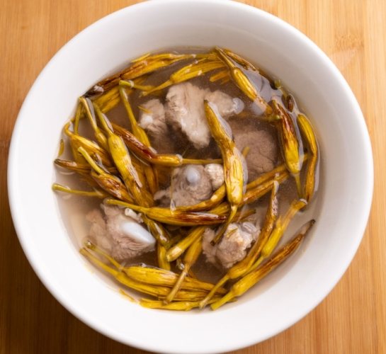 金針花排骨湯做法