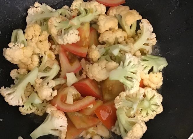 白花椰菜炒番茄 做法