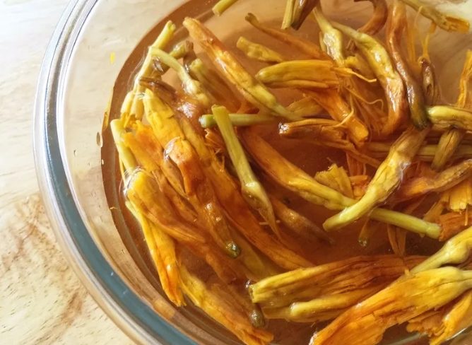 清洗金針花步驟